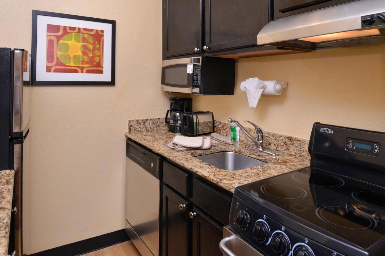 Candlewood Suites Miami Lakes By Ihg Exterior foto