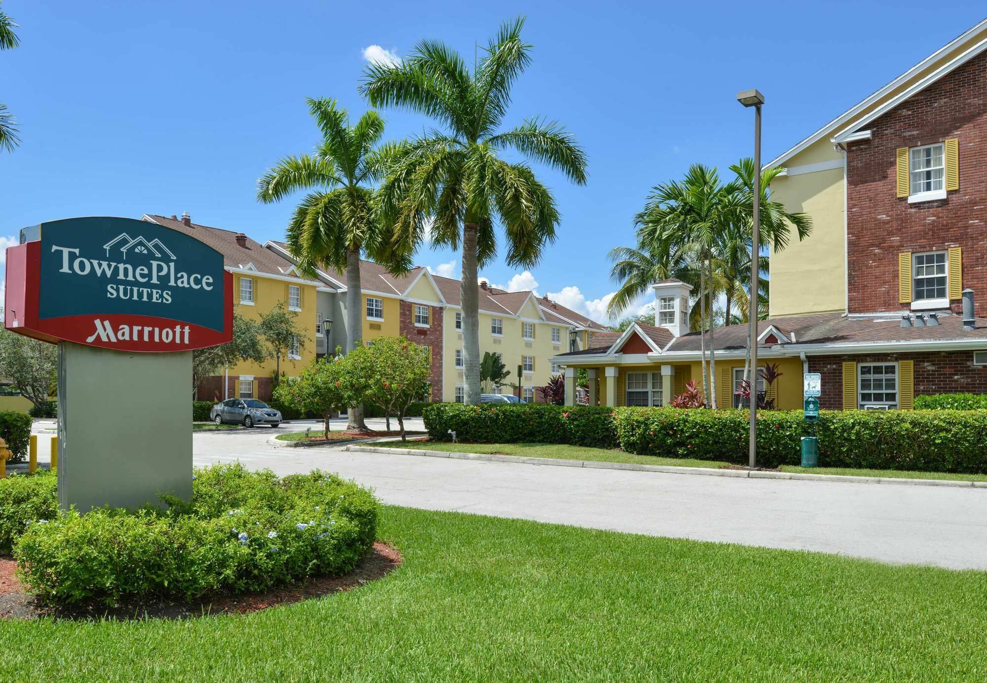Candlewood Suites Miami Lakes By Ihg Exterior foto