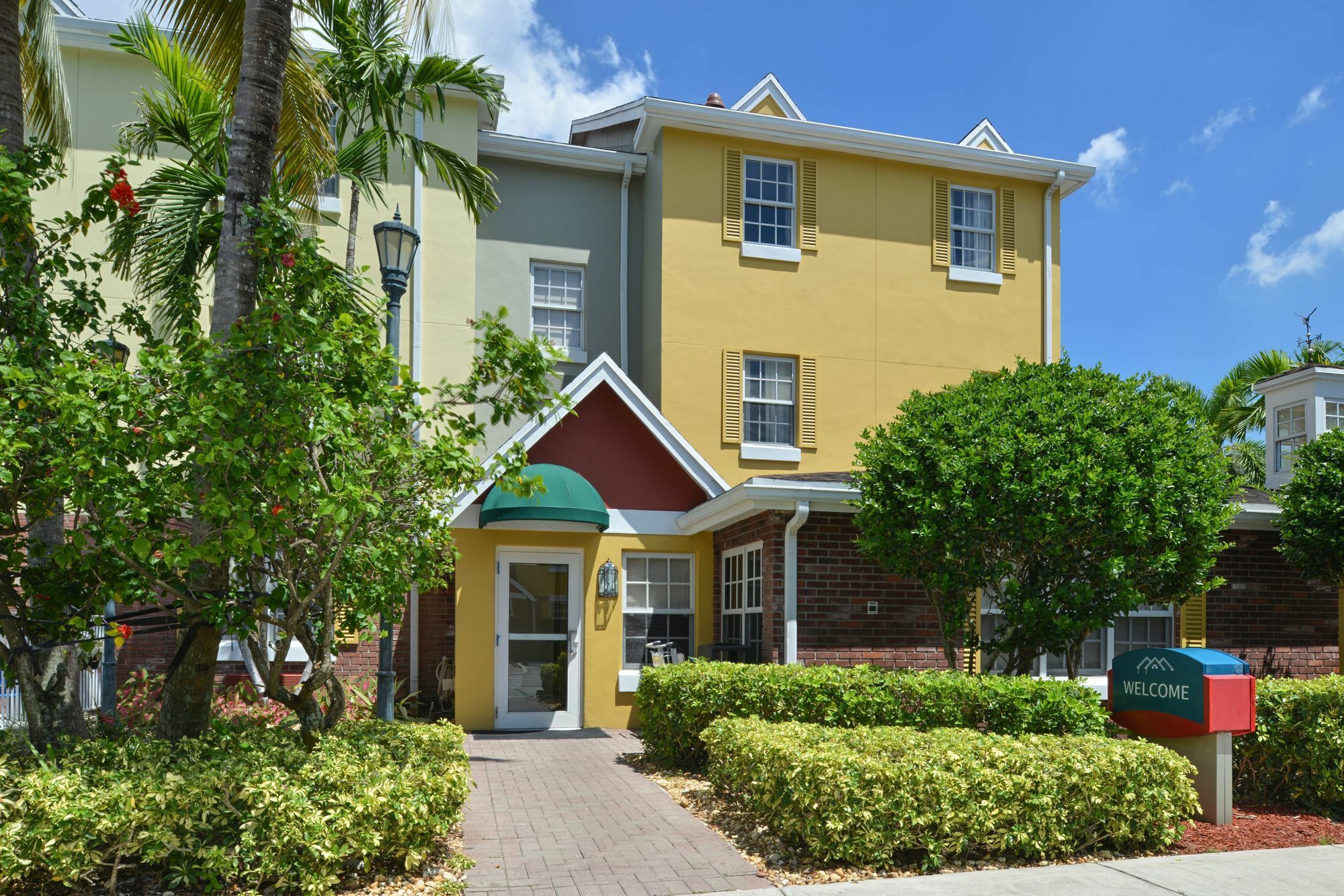 Candlewood Suites Miami Lakes By Ihg Exterior foto